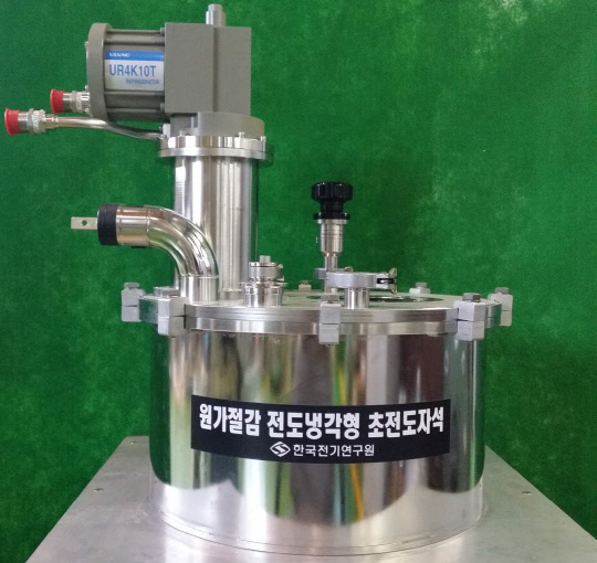 전기연 배준한 박사팀이 개발한 전도냉각형 초전도자석의 모습으로, 열적 안전성을 높이면서 저렴하게 제작할 수 있다.  전기연 제공